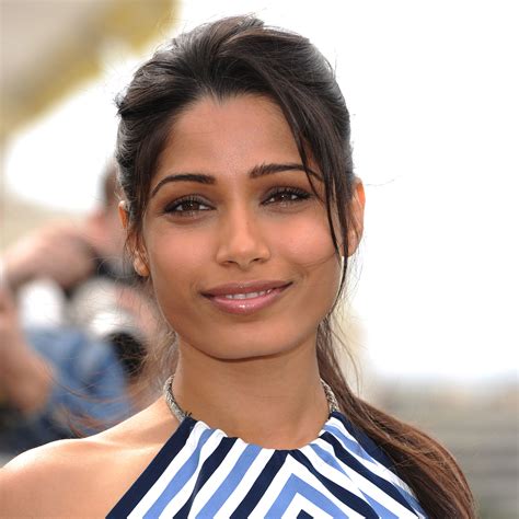 Freida Pinto .